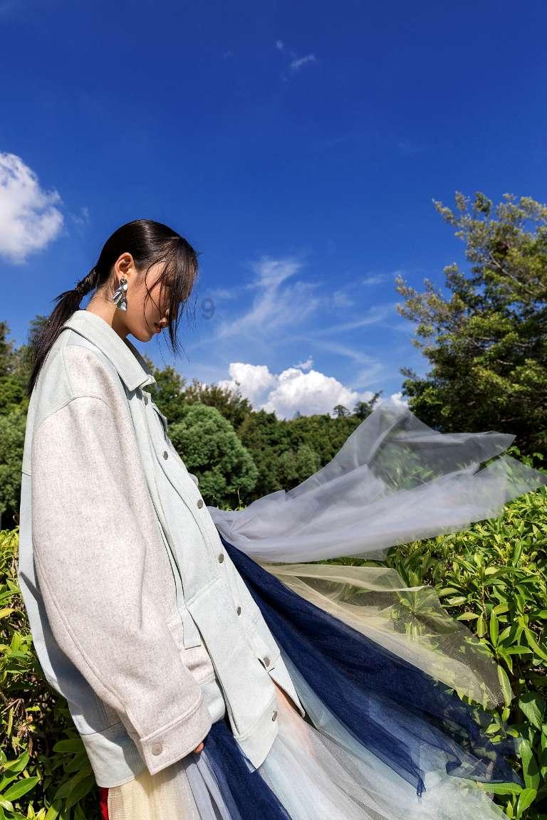 小孩在公共场合发脾气，家长如何应对比较正确呢？